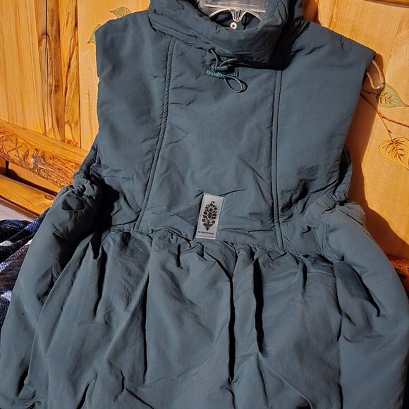 Free People Movement Cabin Fever Puffer Vest M NWT - Picture 2 of 4